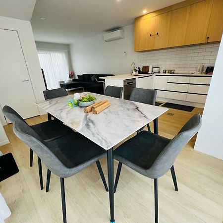 Central Modern 3-Bedroom,3- Bathroom House With Patio And Carpark- Lower Hutt City Centre Buitenkant foto