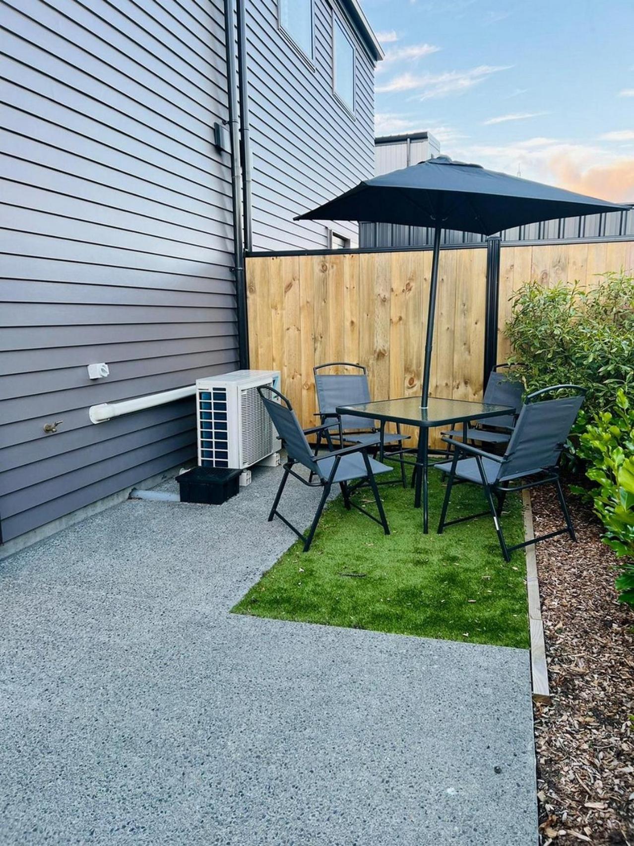 Central Modern 3-Bedroom,3- Bathroom House With Patio And Carpark- Lower Hutt City Centre Buitenkant foto