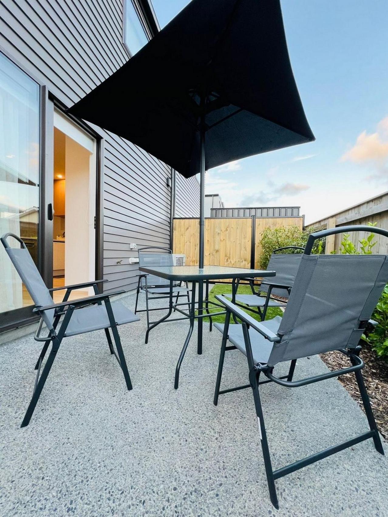 Central Modern 3-Bedroom,3- Bathroom House With Patio And Carpark- Lower Hutt City Centre Buitenkant foto
