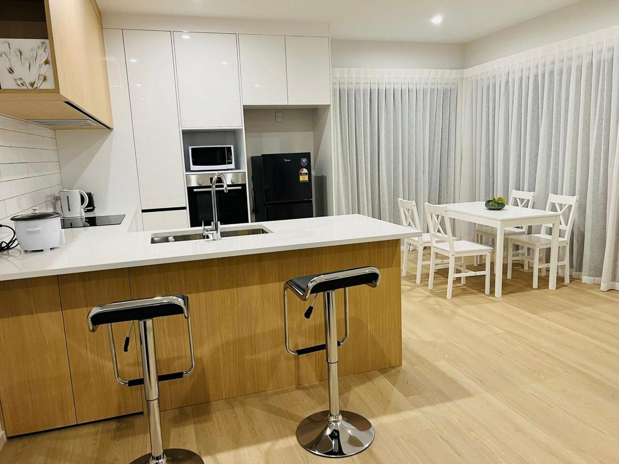 Central Modern 3-Bedroom,3- Bathroom House With Patio And Carpark- Lower Hutt City Centre Buitenkant foto