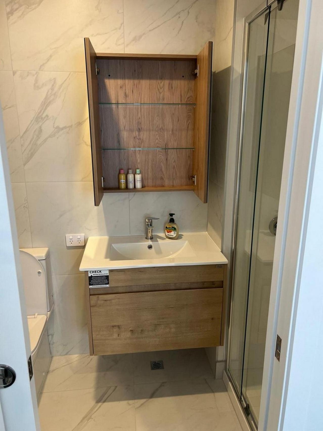 Central Modern 3-Bedroom,3- Bathroom House With Patio And Carpark- Lower Hutt City Centre Buitenkant foto