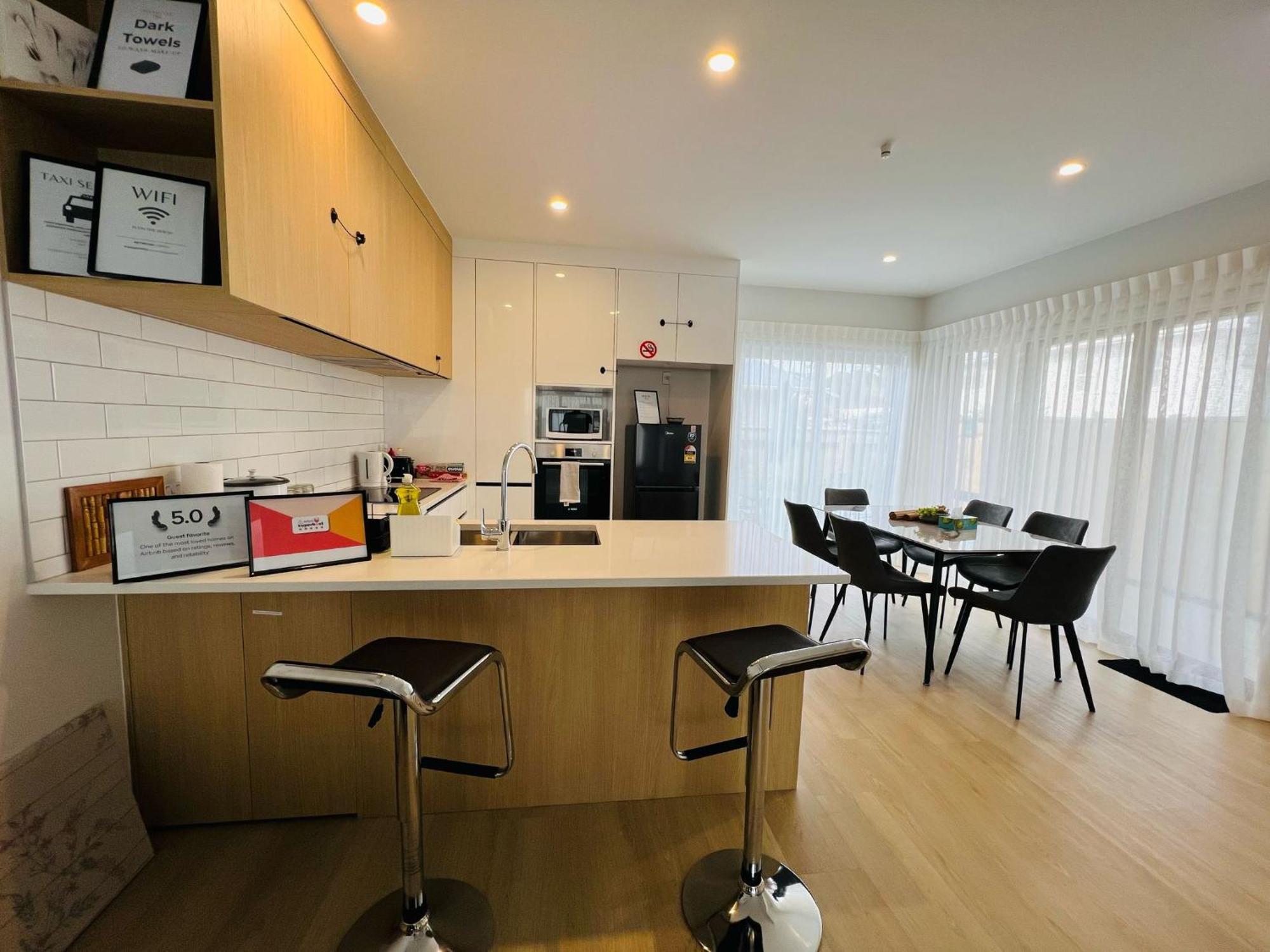 Central Modern 3-Bedroom,3- Bathroom House With Patio And Carpark- Lower Hutt City Centre Buitenkant foto