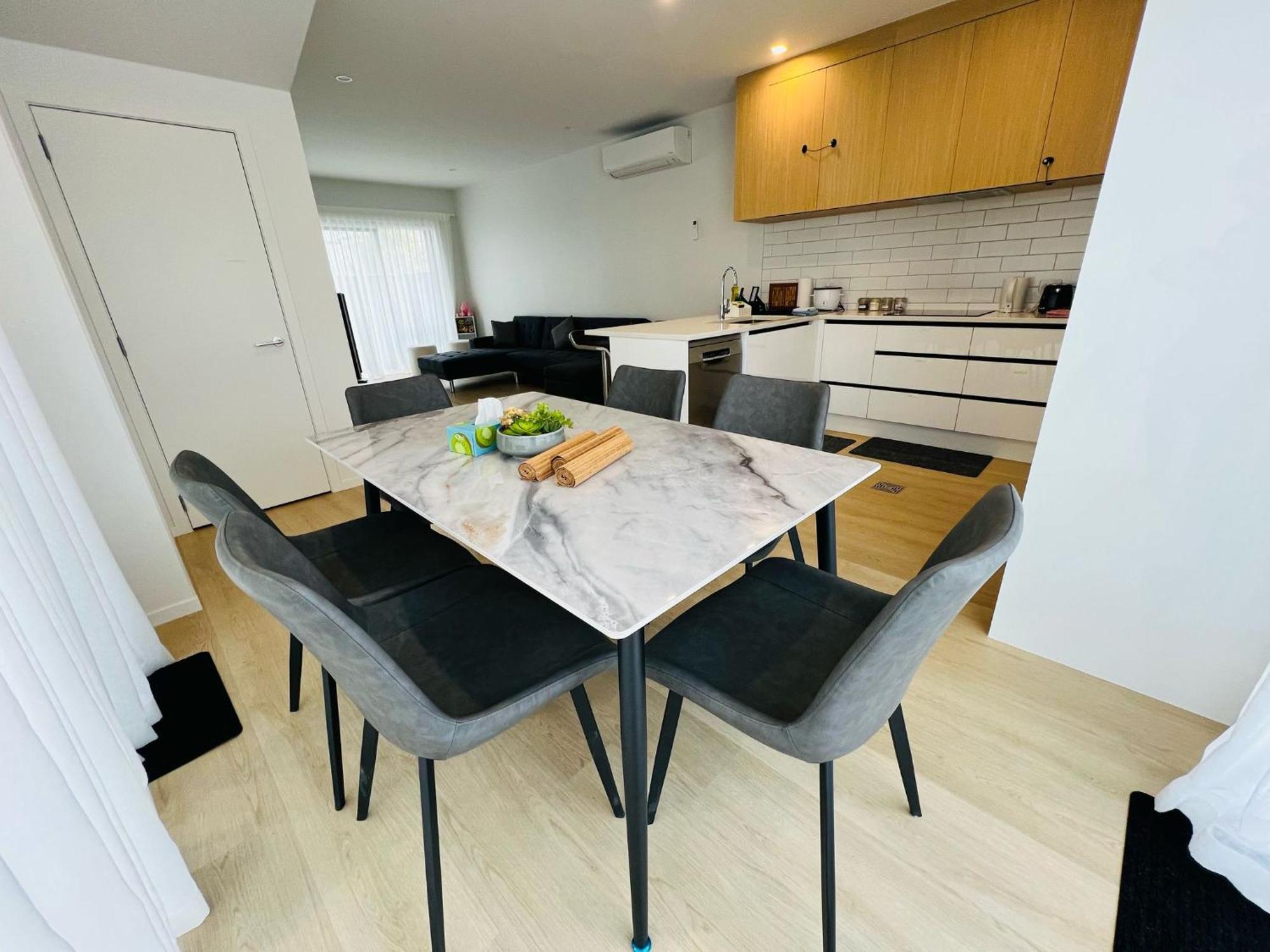 Central Modern 3-Bedroom,3- Bathroom House With Patio And Carpark- Lower Hutt City Centre Buitenkant foto
